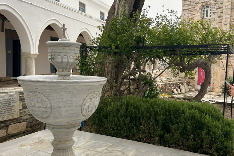 Fountain in the courtyard of Our Lady of 100 Doors.
